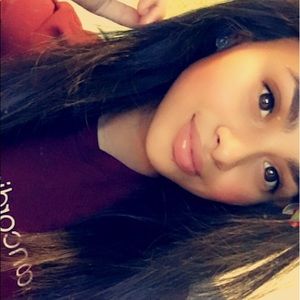 Meet your Posher, Priscila